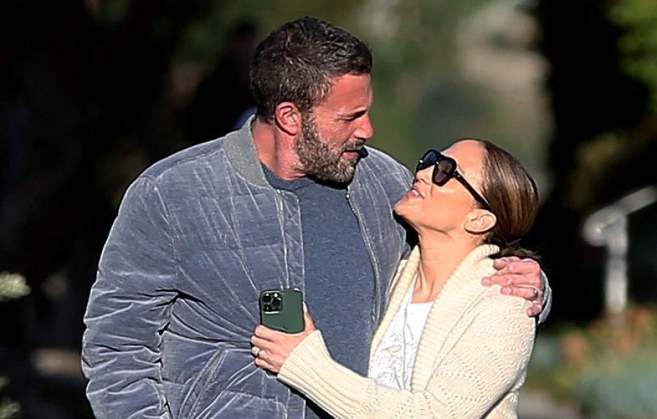 Jennifer Lopez, Ben Affleck’s PDA Pictures: Kissing and More