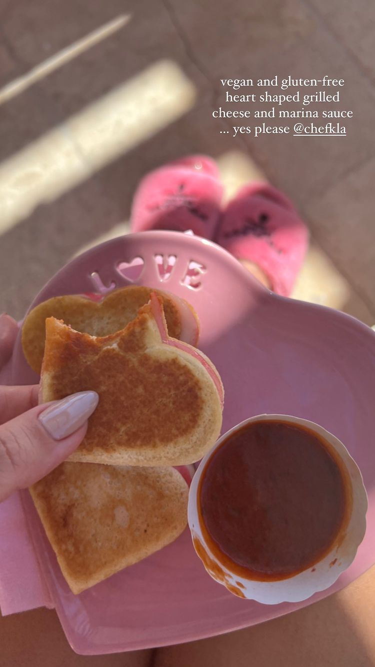 Penelope Disick's All-Pink 10th Birthday Party: Photos Grilled Cheese