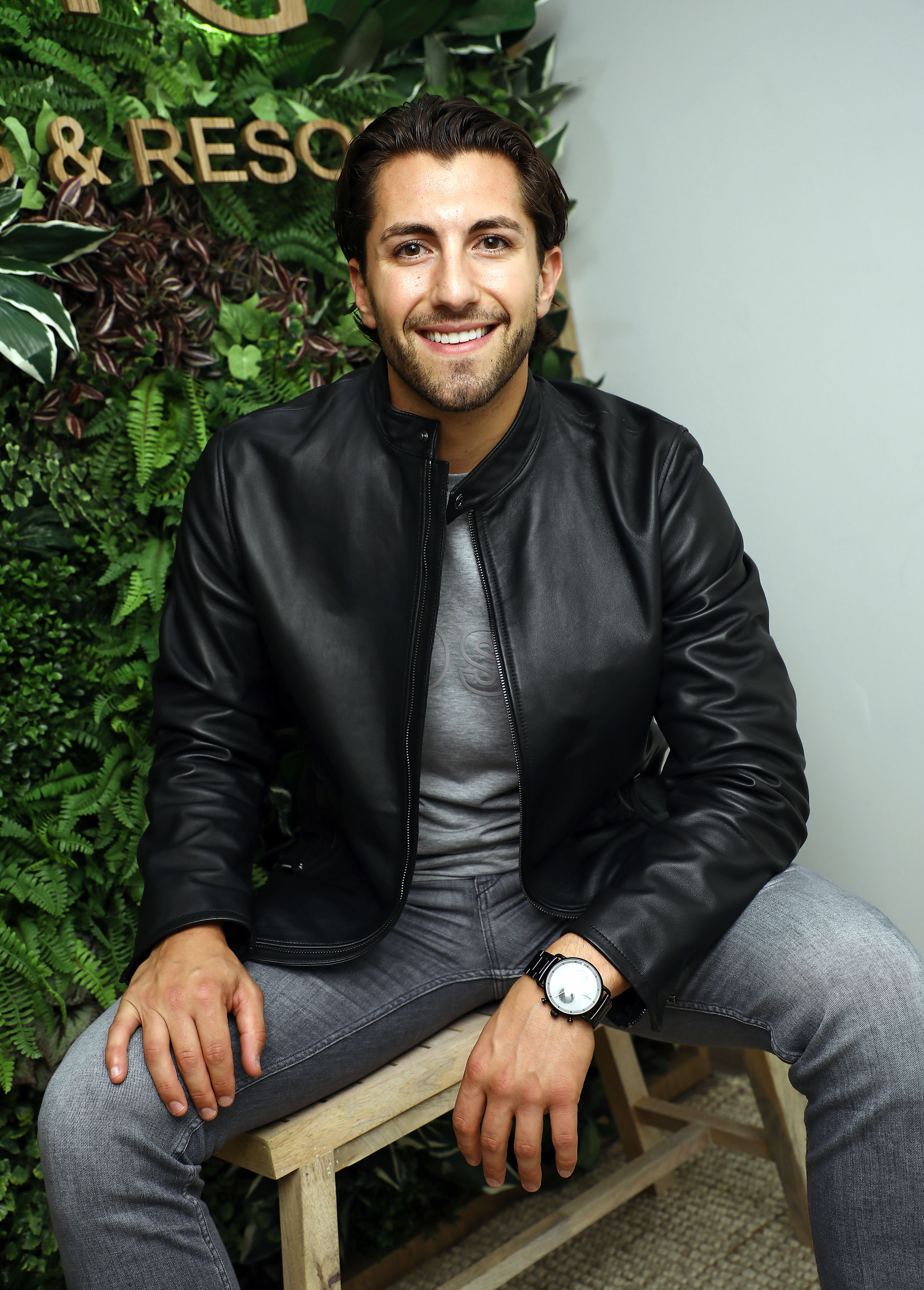 Reactions to Clayton Shade on Bachelorette Premiere Jason Tartick