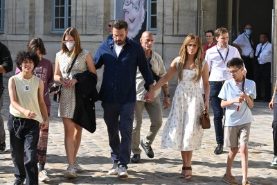 Jennifer Lopez, Ben Affleck Shop With Their Kids in Georgia