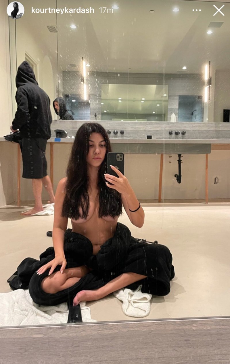 Kardashian-Jenner Women's Sexiest Nude Pictures: Topless, More