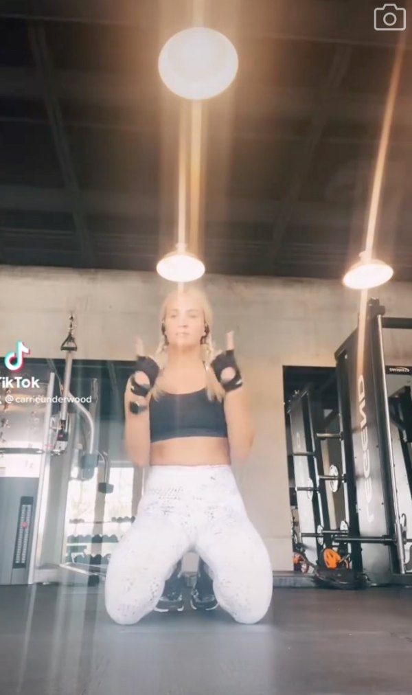 Singer Abs Country Singers Flaunting Their Abs in Sexy Crop Tops: Photos | Life ...
