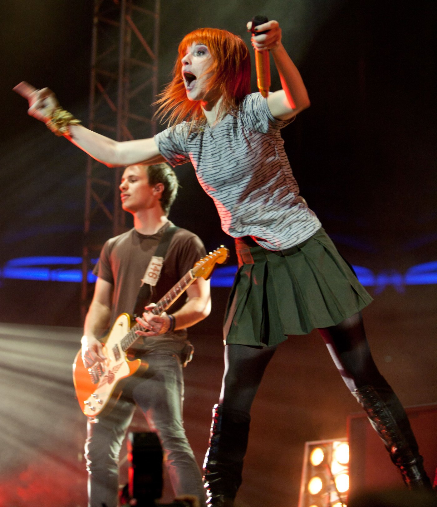 Paramore's Hayley Williams Dating History, Relationships | Life & Style Paramore's Hayley Williams Dating History, Relationships | Life & Style