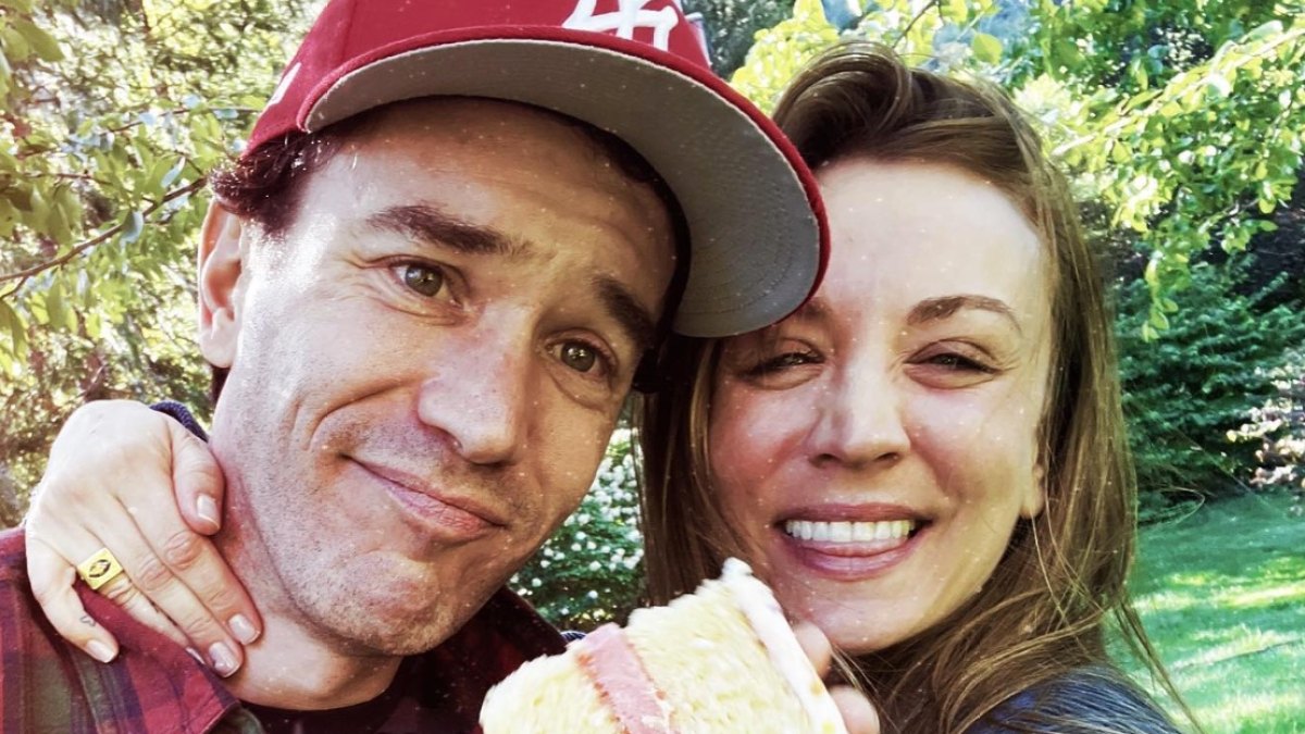 Pregnant! Kaley Cuoco Is Expecting Baby No. 1 With Boyfriend Tom Pelphrey
