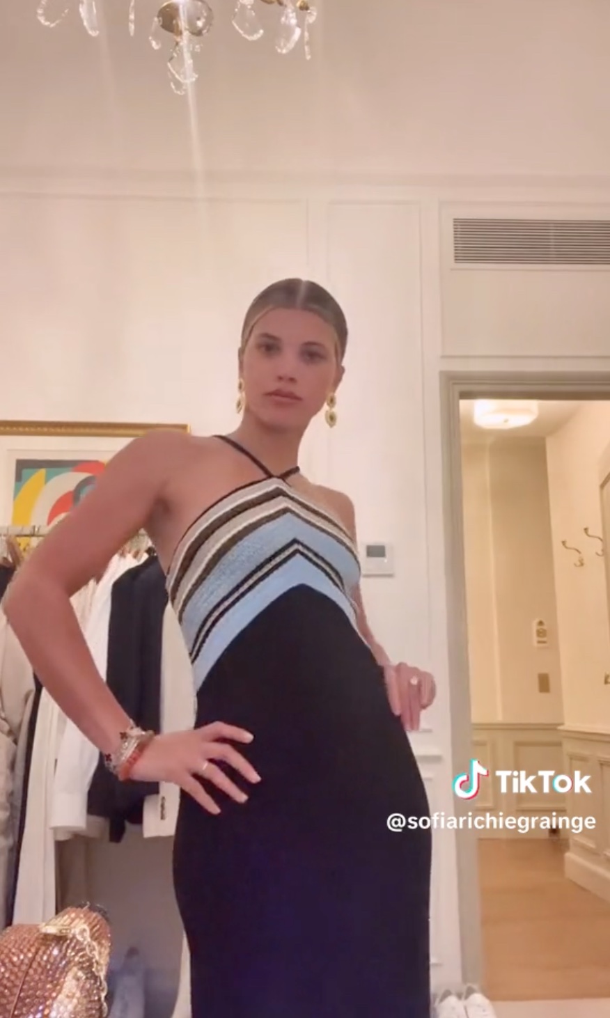 Sofia Richie Braless Outfits: Photos of Her Without a Bra