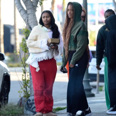 Malia and Sasha Obama Go Out Together in L.A.: Photos