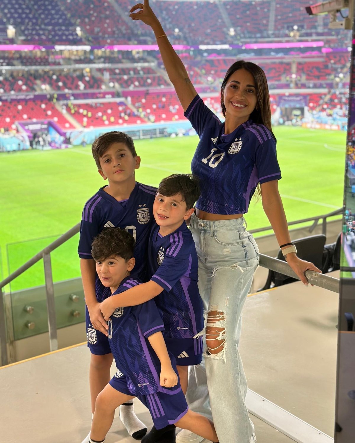 Lionel Messi Family Meet The Soccer Star s Wife And Kids Life Style lionel-messi-family-meet-the-soccer-star-s-wife-and-kids-life-style