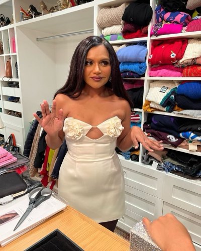 Mindy Kaling Shows Off Weight Loss in Mini Dress: Photos