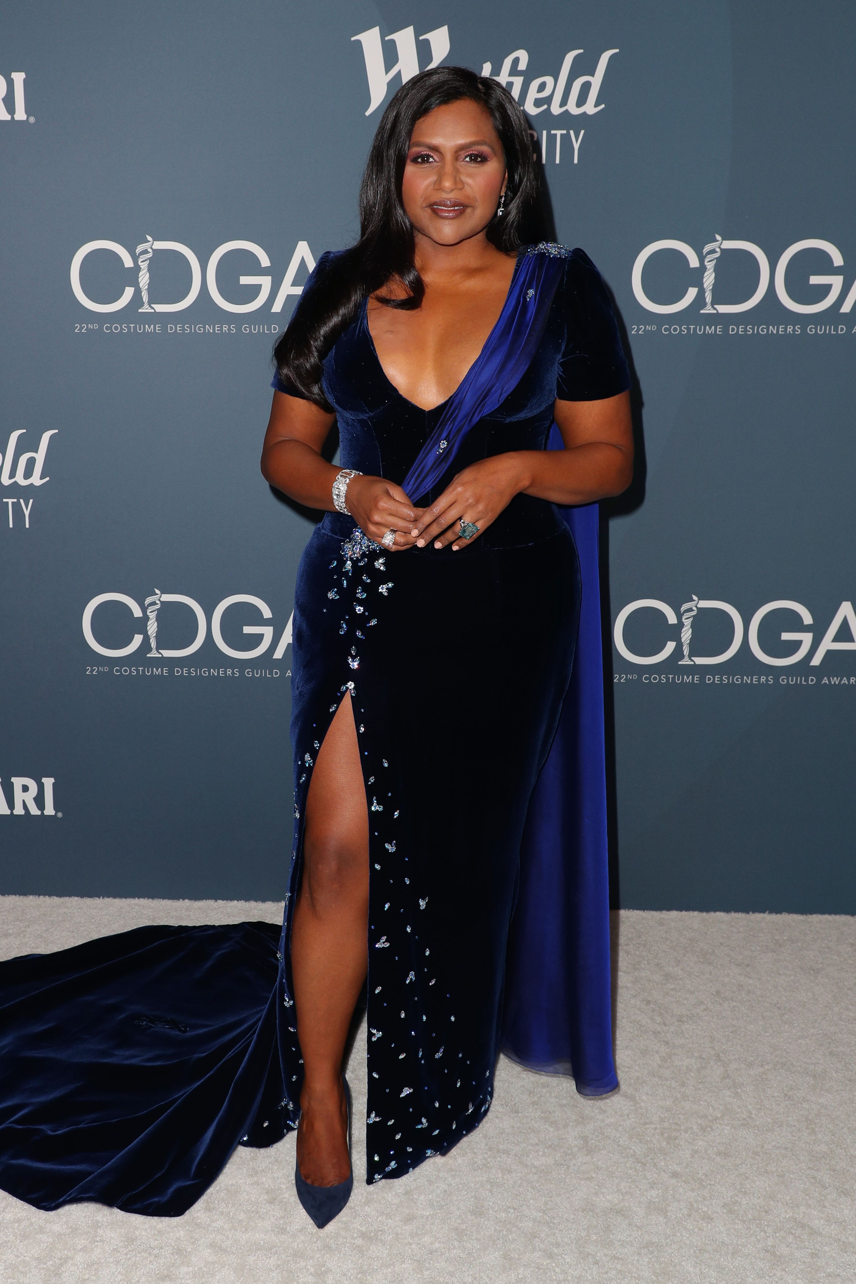 Mindy Kaling Braless Outfits: Photos Without a Bra