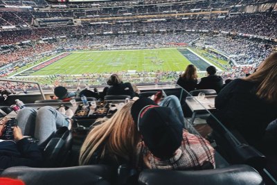 Are Chase Stokes, Kelsea Ballerini Dating? See Clues