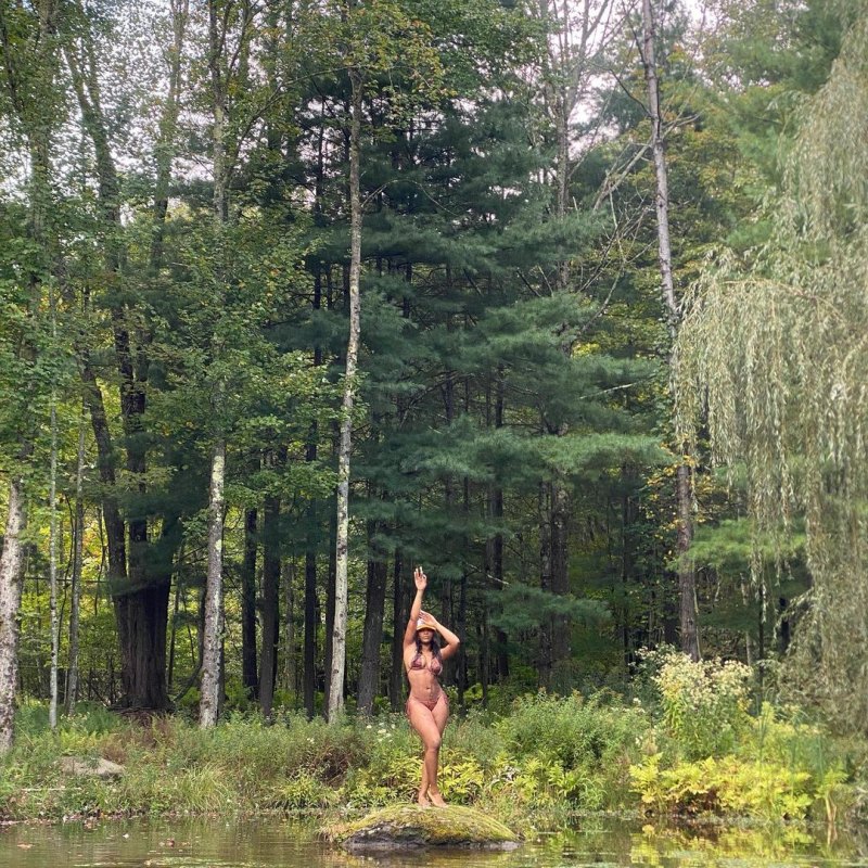 SZA Bikini Photos: Singer’s Best Swimsuit Pictures