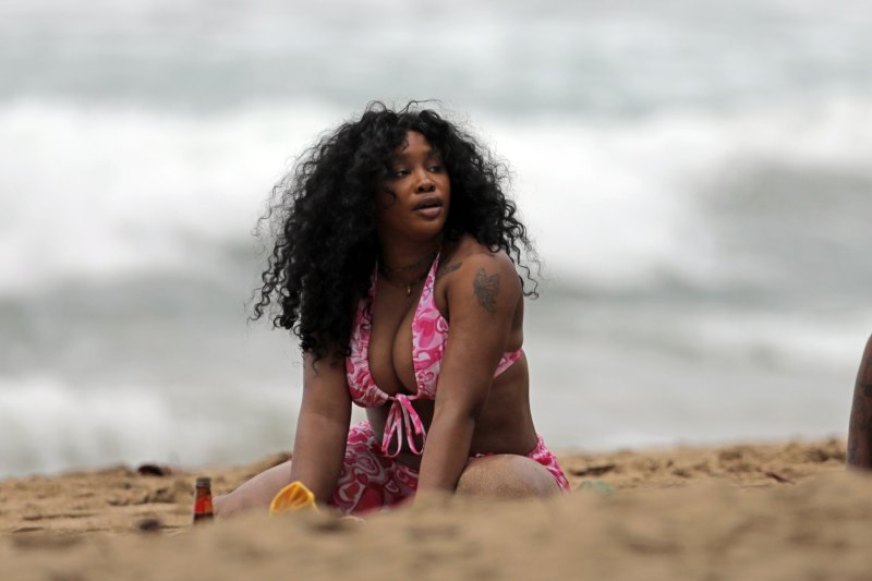 SZA Bikini Photos: Singer’s Best Swimsuit Pictures