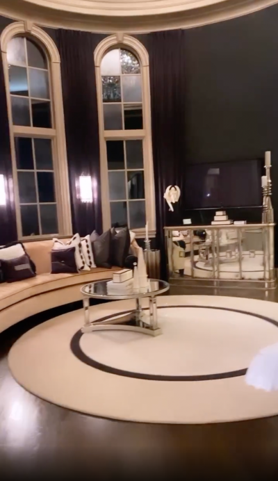 Kim Zolciak-Biermann Gives Mini Home Tour Amid House Foreclosure: See Pool and ‘Favorite’ Room