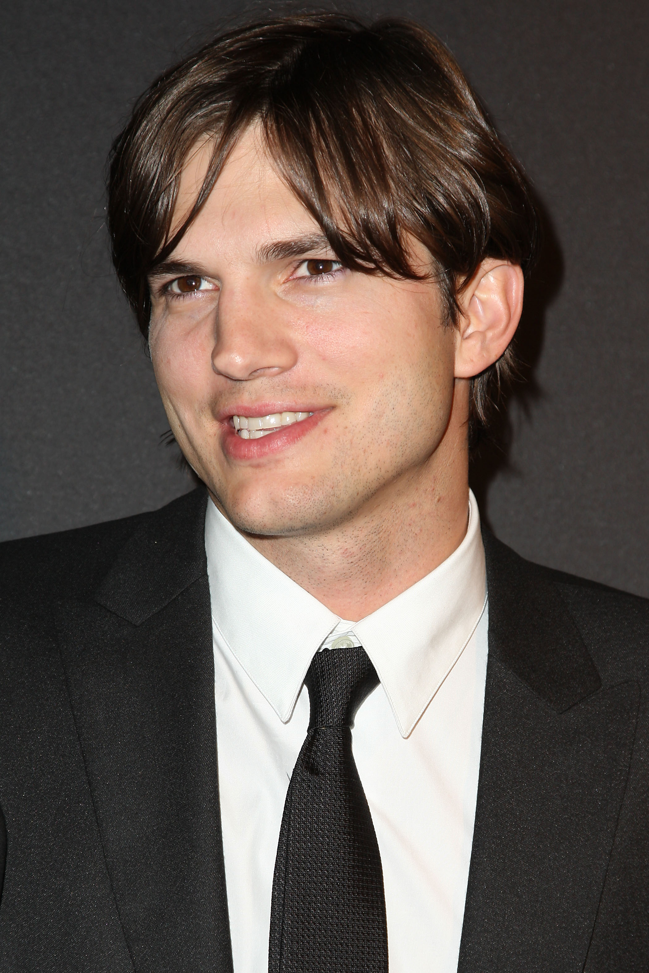 Did Ashton Kutcher Get Plastic Surgery? Quotes, Photos