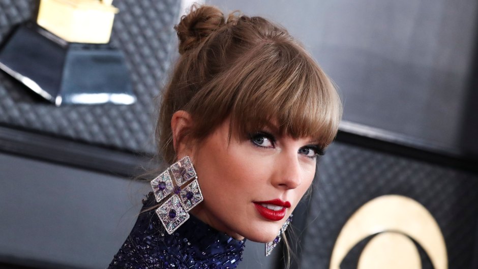 Did Taylor Swift Hint at 'Speak Now' With Grammys Outfit?