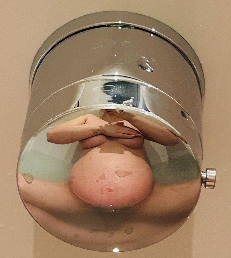Celebrities Who Post Nude