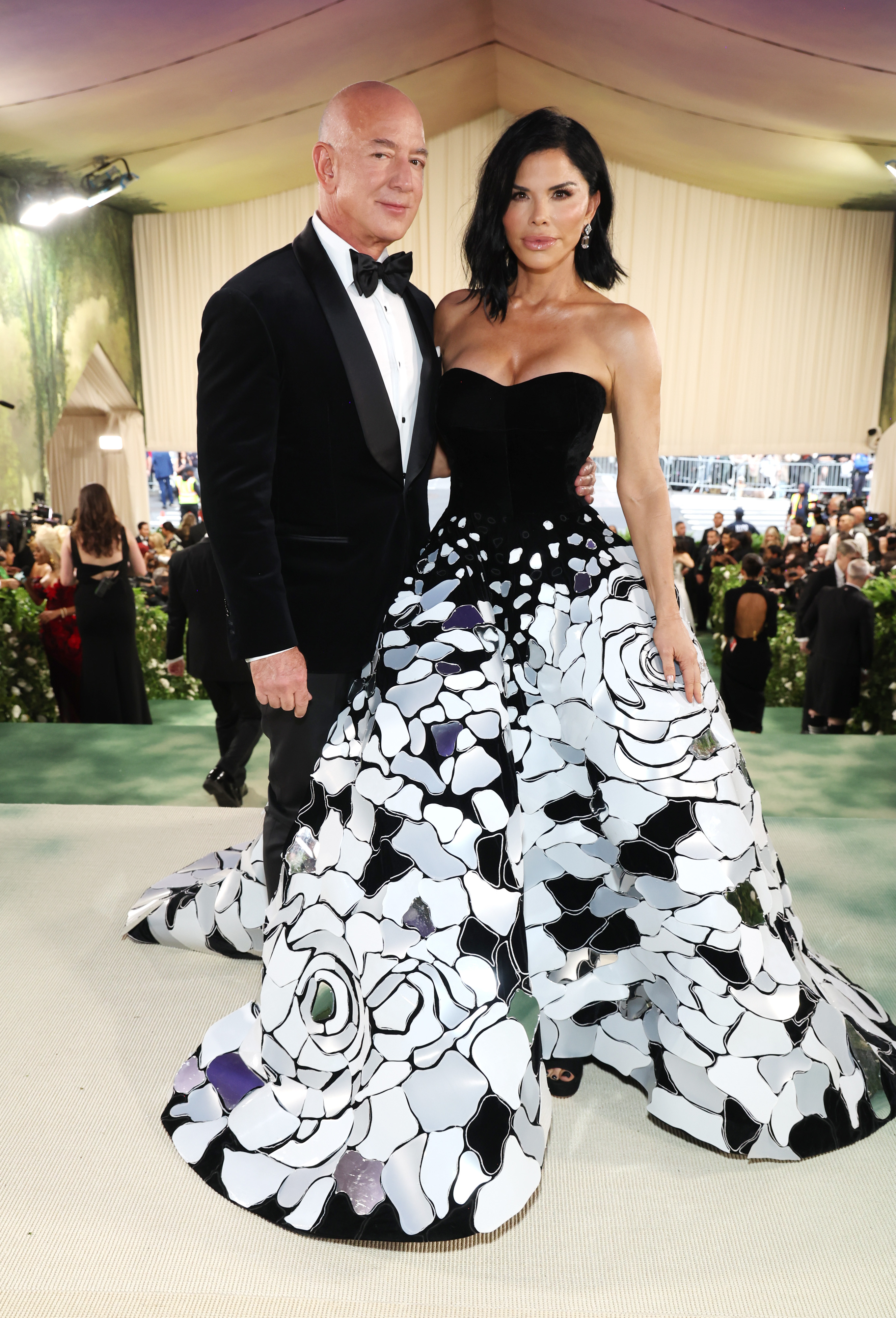 Who Is Lauren Sanchez? Meet Jeff Bezos' Fiancee Details