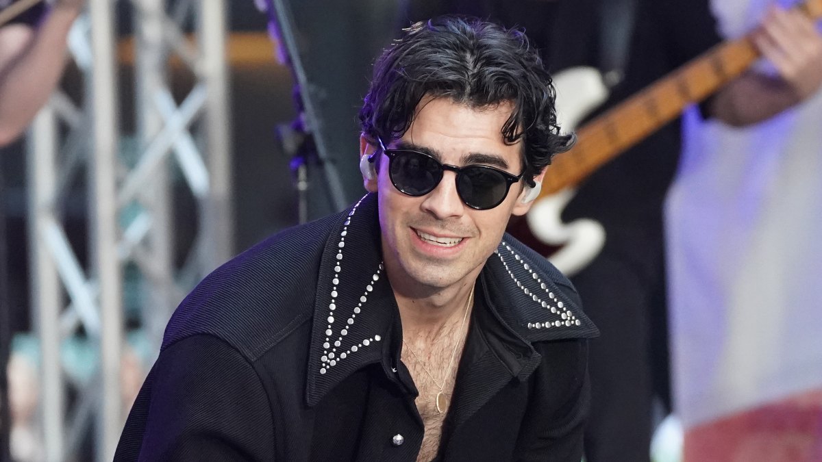 Joe Jonas Pooped His Pants and Suffered Wardrobe Malfunction