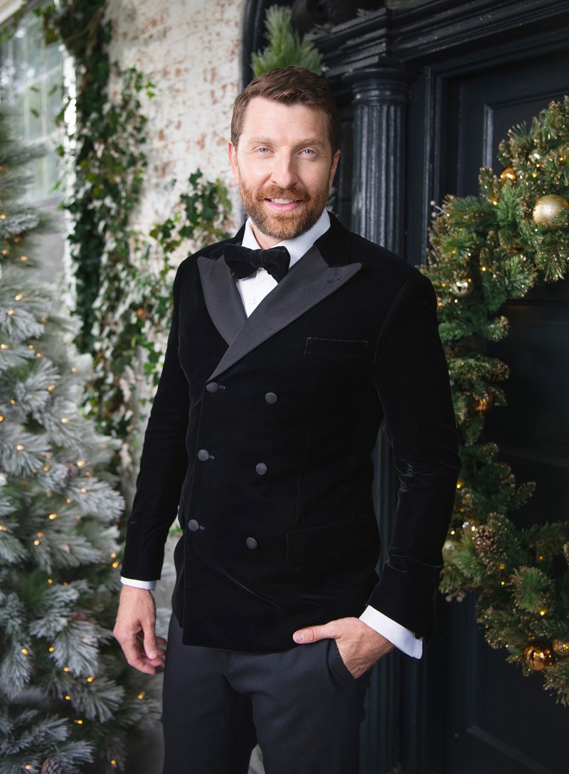 What Your Favorite Stars Are Doing This Week: Hot Photos 81 Hot Pics Brett Eldredge ready for the cool holiday season