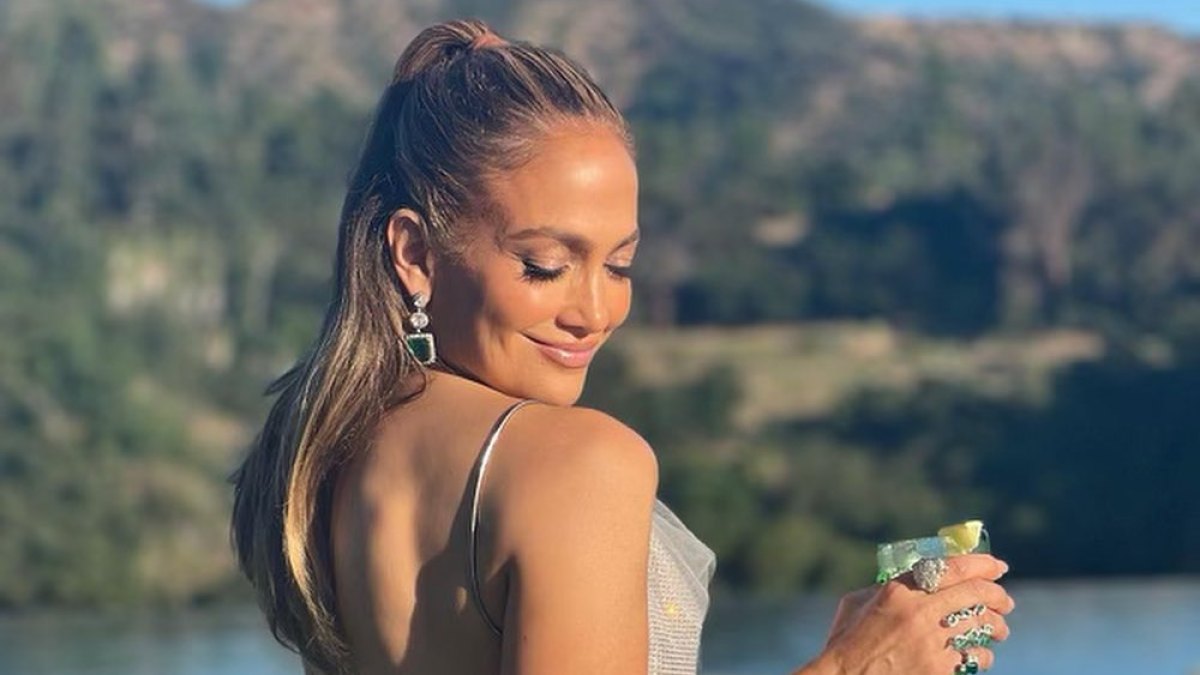 Jennifer Lopez Learned to Embrace Aging: ‘Feels Sexier’ Than Ever
