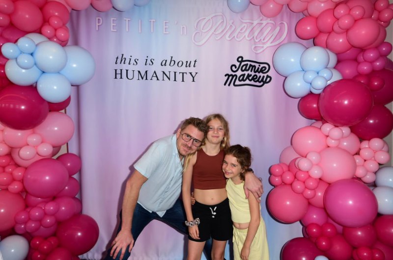 Ray-Donavan-Star-Dash-Mihok-and-His-Daughters-at-The-Petite-‘n-Pretty--Pretty-In-Pali-Back-To-School-Party