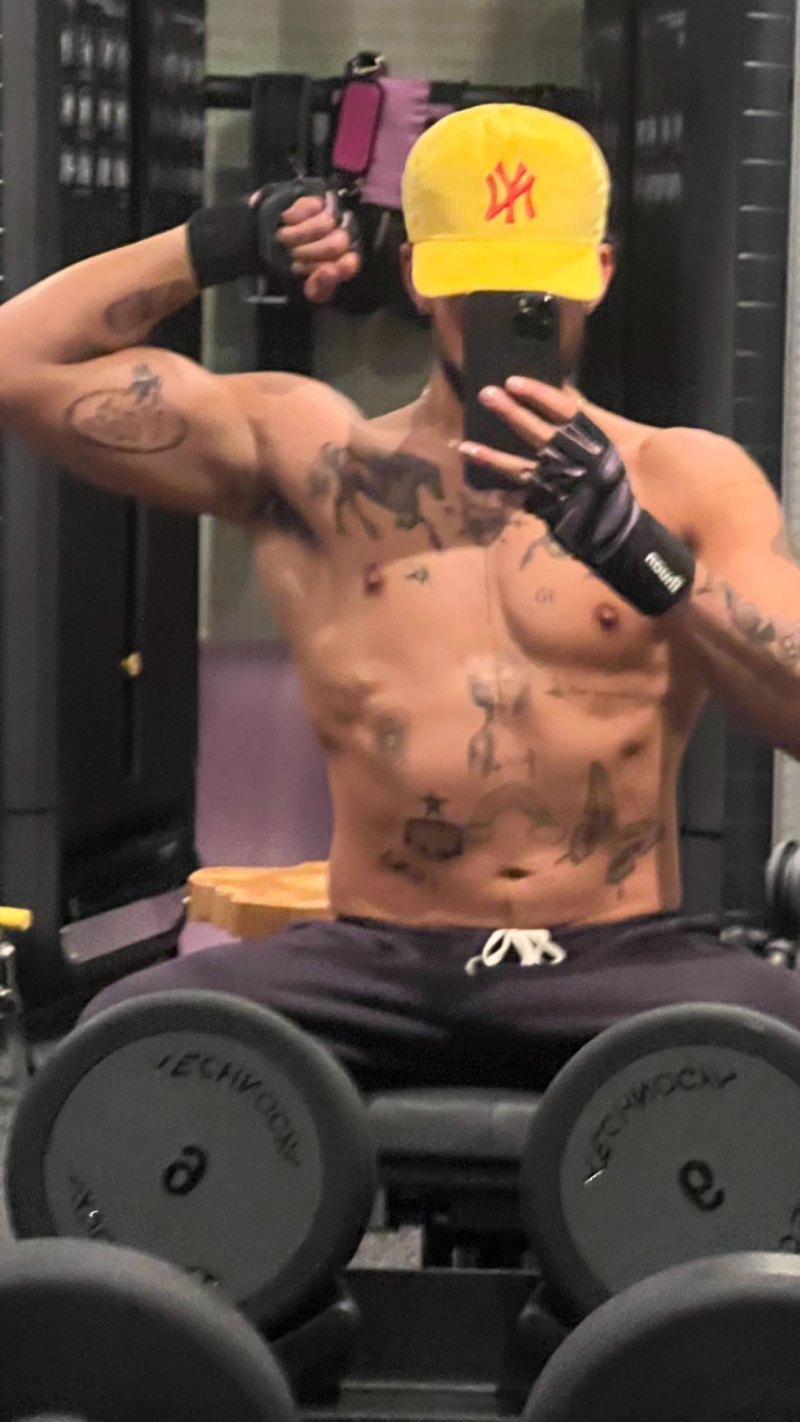 Bad Bunny shirtless gym selfie