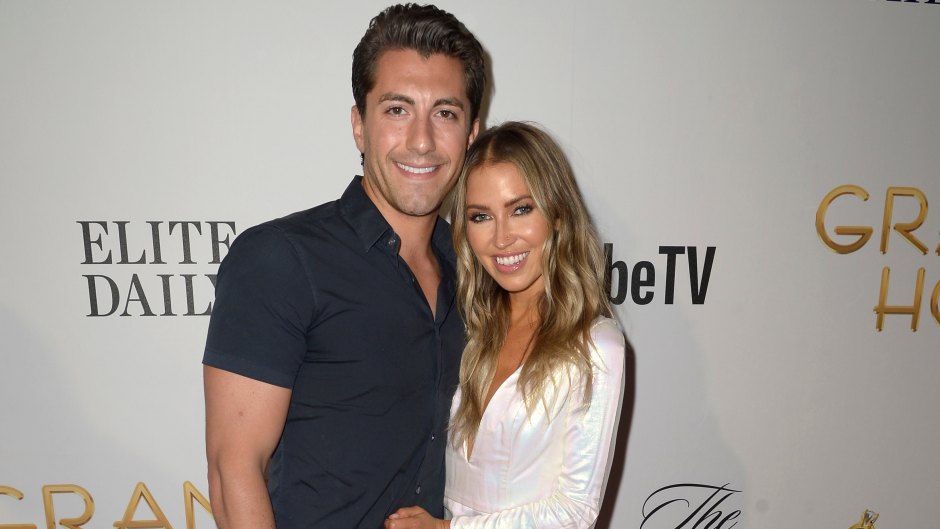 Jason Tartick and Kaitlyn Bristowe posing for pictures on the red carpet