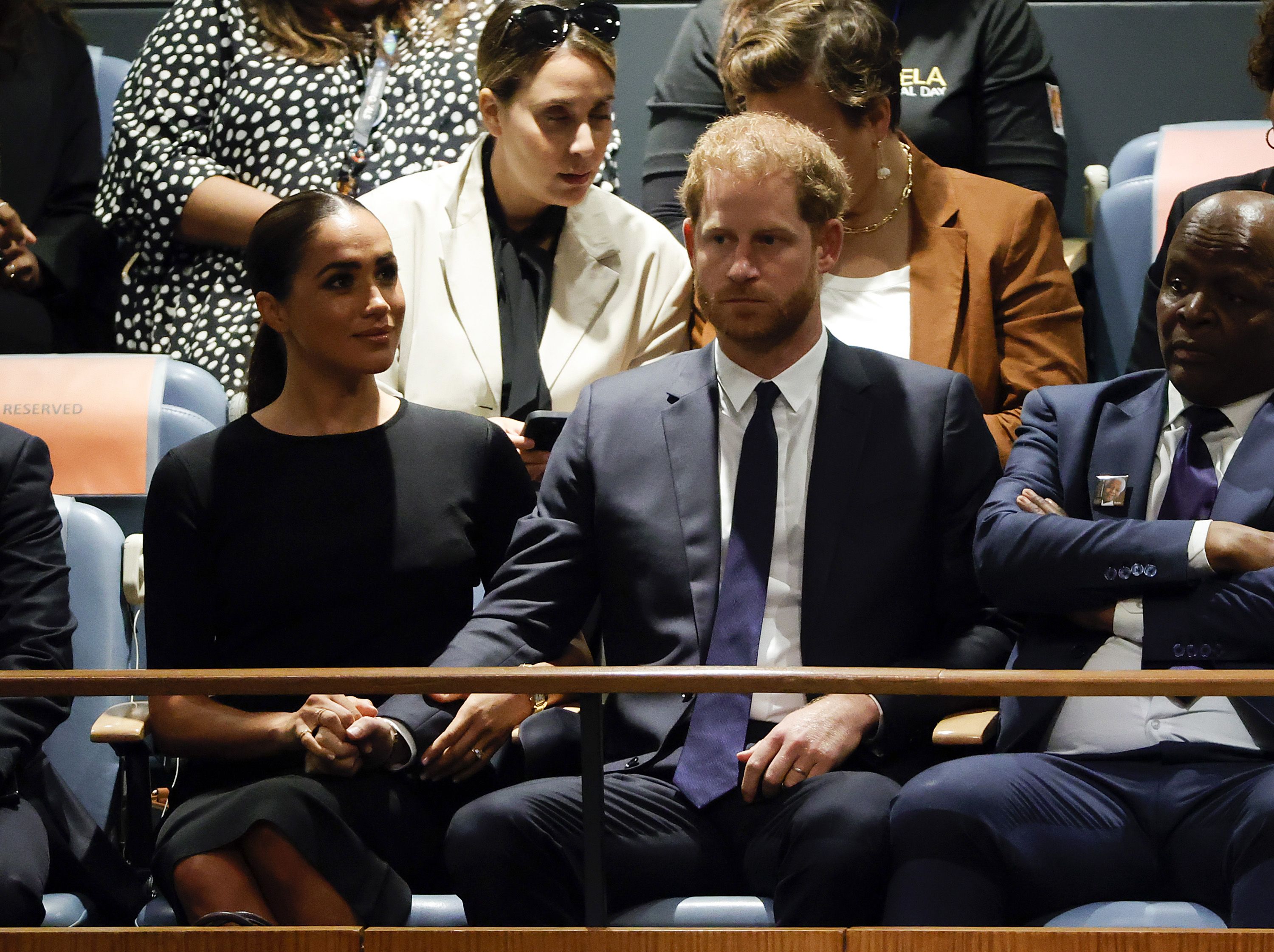 meghan-markle-prince-harry-hold-hands