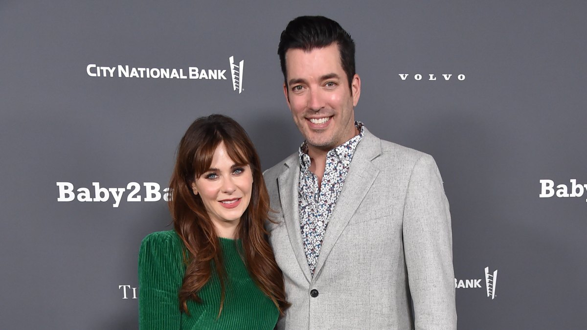 zooey-deschanel-engaged-jonathan-scott