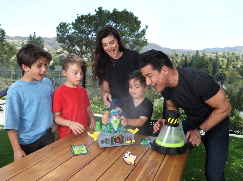 What Your Favorite Stars Are Doing This Week: Hot Photos 76 Hot Pics Mario Lopez and Tiffani Thiessen reunite