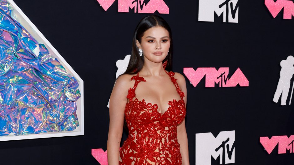 Selena Gomez Attends 2023 VMAs in Red Dress [Photos]