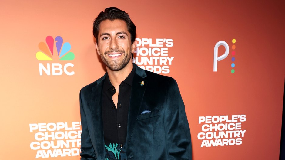 2023 People's Choice Country Awards Red Carpet Arrival [Photos]