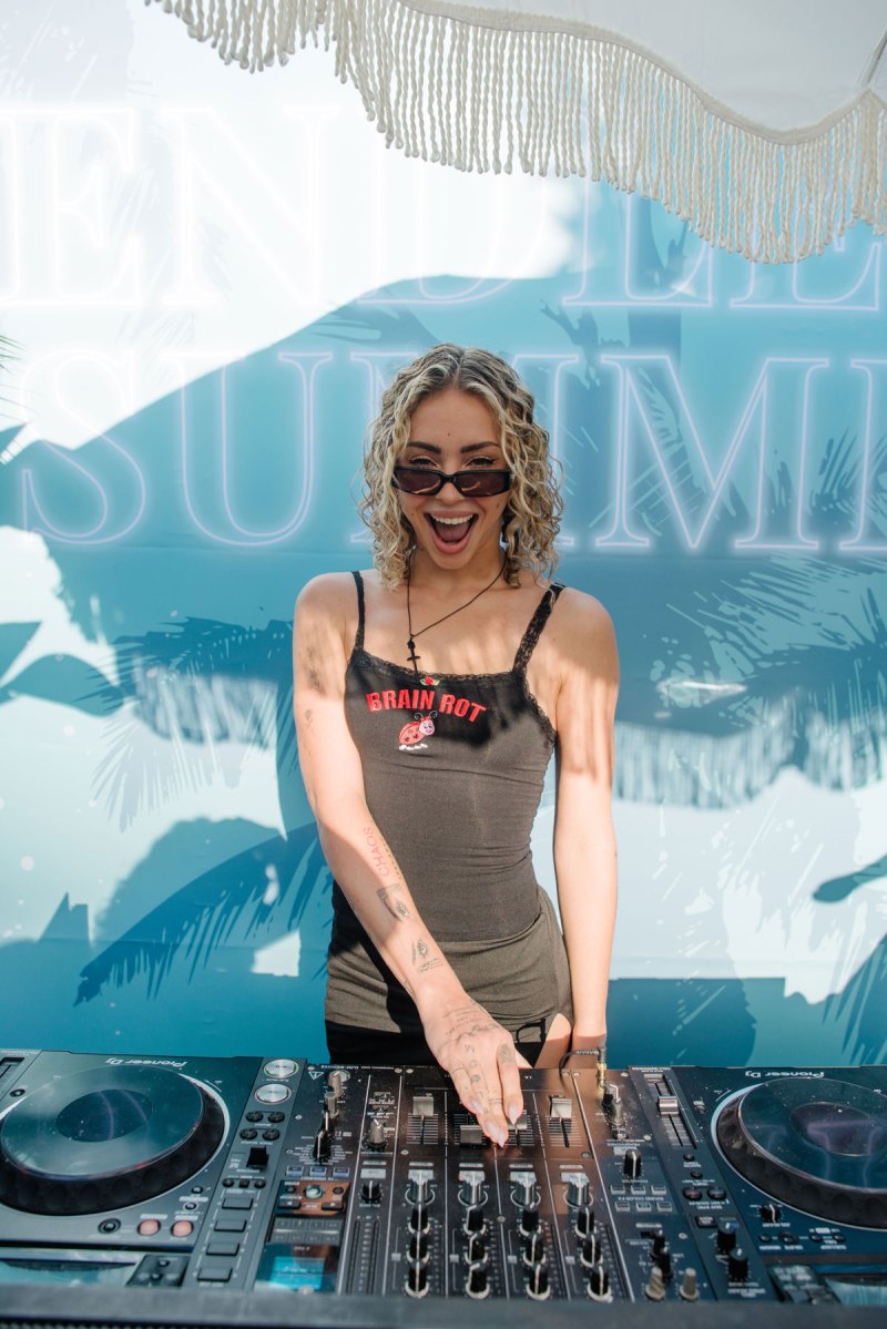 Charly Jordan hosted a Matua Wines Endless Summer pool party at Skybar Mondrian in West Hollywood, California to celebrate the brand’s first-ever canned spritzer, where attendees enjoyed a custom glitter bar, permanent jewelry, luxury swimwear, and ear seeding. Photo Credit: Matua Wines