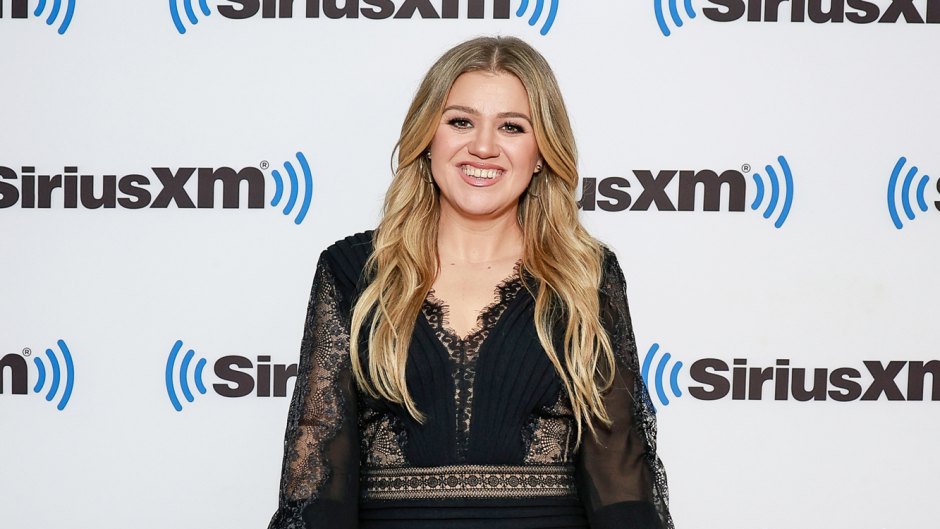 Kelly Clarkson Shows off Weight Loss