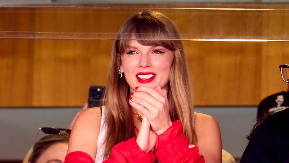 Taylor Swift Cheering Travis Kelce On At Chiefs Games