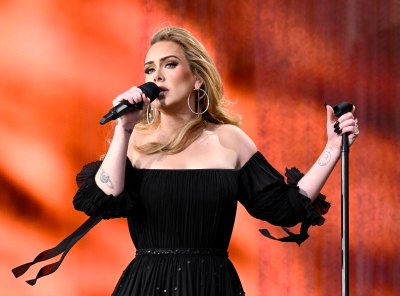 Adele Pays Tribute to Matthew Perry