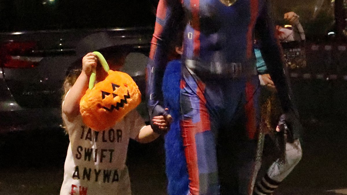celebrities dressed as taylor swift for halloween