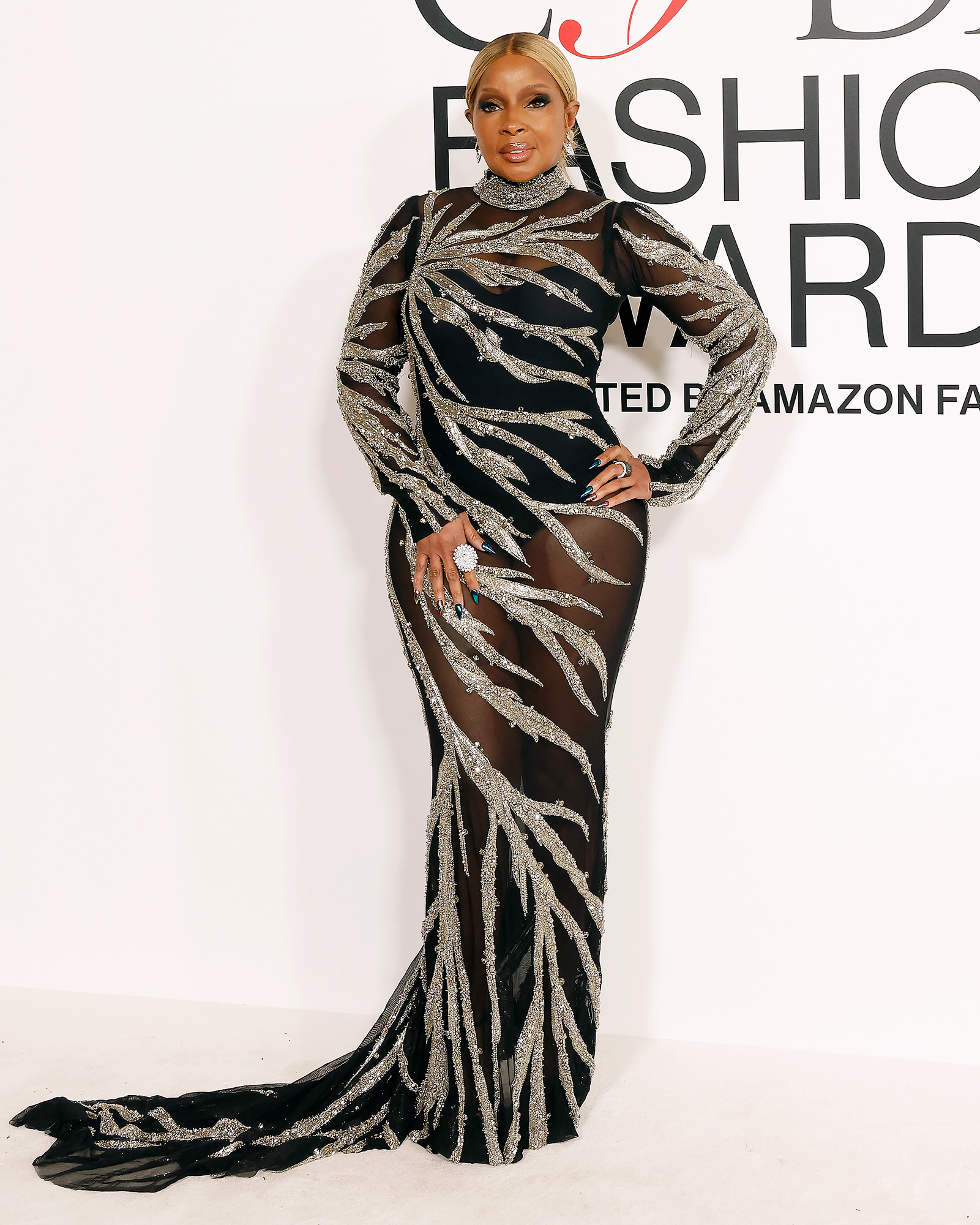 See Every Glamorous Look from The Fashion Awards 2022