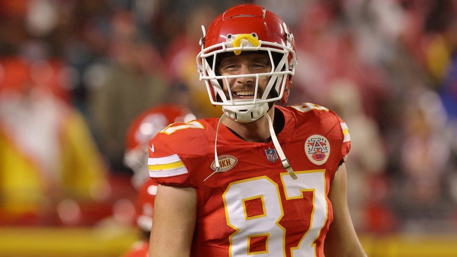 Travis Kelce on the field during the November 20, 2023 game against the Philadelphia Eagles