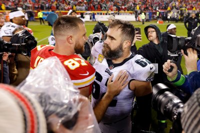 Travis Kelce congratulating brother Jason Kelce on the Eagles' win.