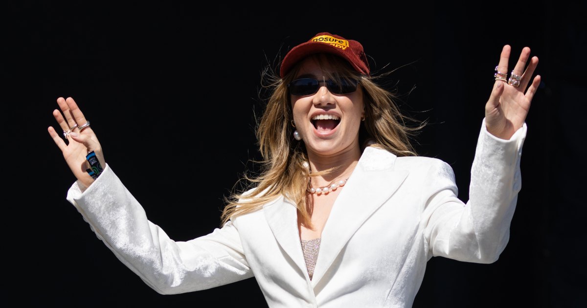 Who Is Suki Waterhouse? Meet the Actress and Model - Vimarsana News