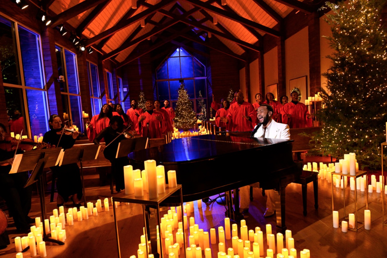 Christmas at Graceland 2023 Performers and Elvis’ Estate [Photos]