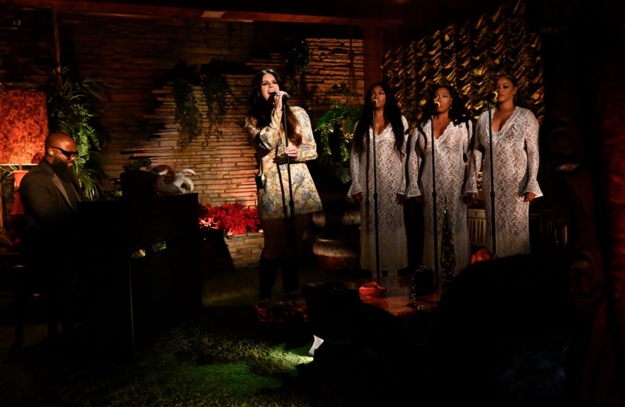 Christmas at Graceland 2023 Performers and Elvis’ Estate [Photos]