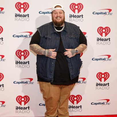 jelly roll shows weight loss at texas jingle ball