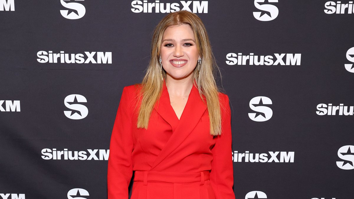 kelly-clarkson-weight-loss-rockafeller-center