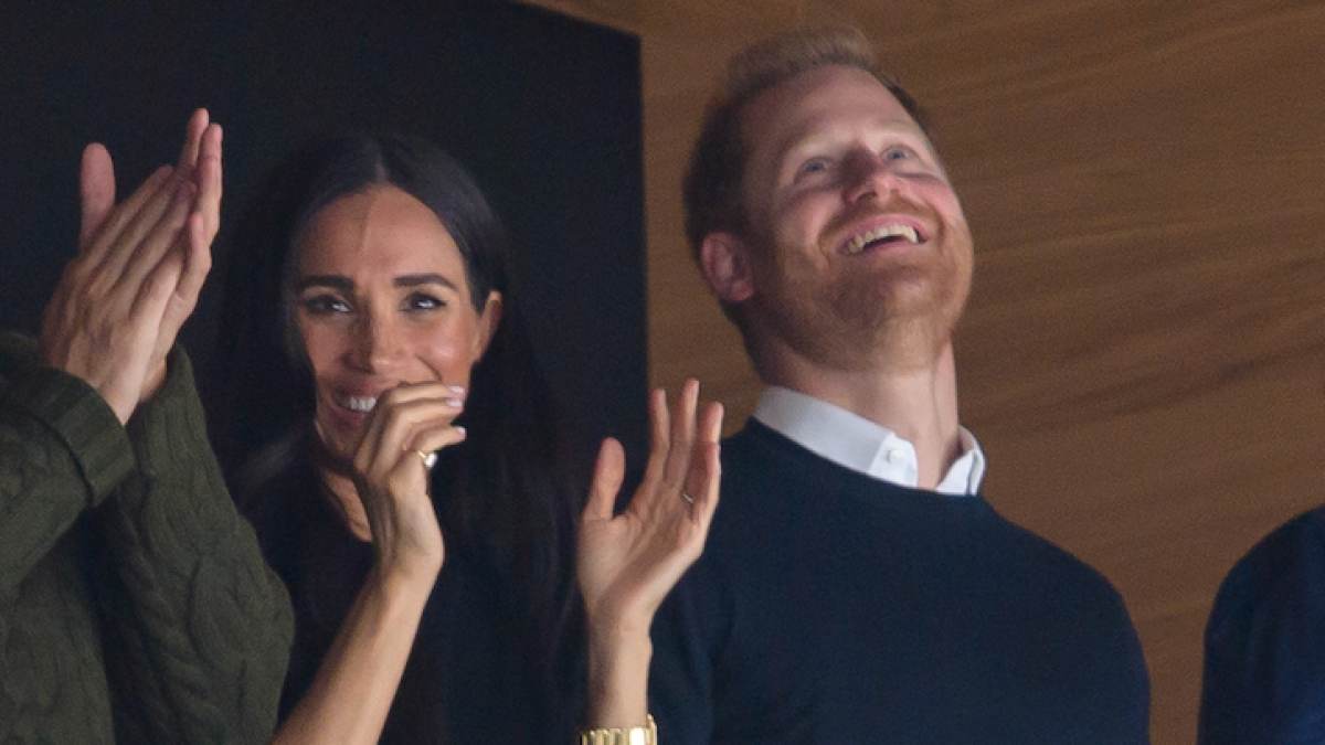 meghan markle beams on hockey game date night with prince harry