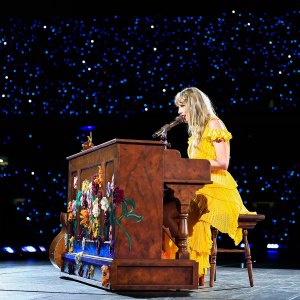 taylor swift sings bigger than the whole sky after fan dies