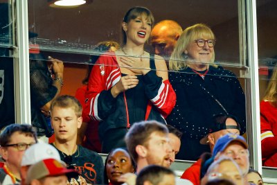travis kelce called mom donna after taylor swift interview
