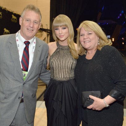 who are taylor swifts parents meet her mom and dad feat
