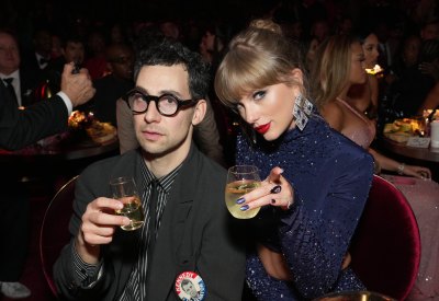 Jack Antonoff and Taylor Swift hold drinks at the 65th Grammy Awards.